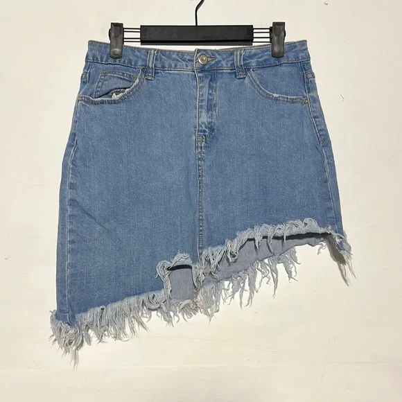 Papaya High-Rise Asymmetrical Frayed Medium Wash Denim Skirt Size Large - Picture 1 of 8